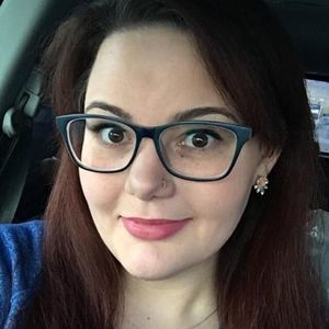 Meet your Posher, Larissa